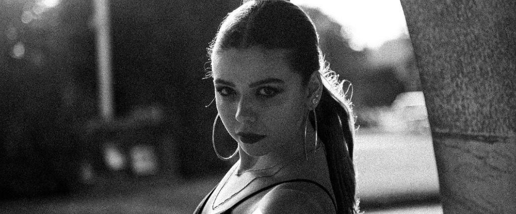 Cezara Hertanu B&W editorial portrait glancing back